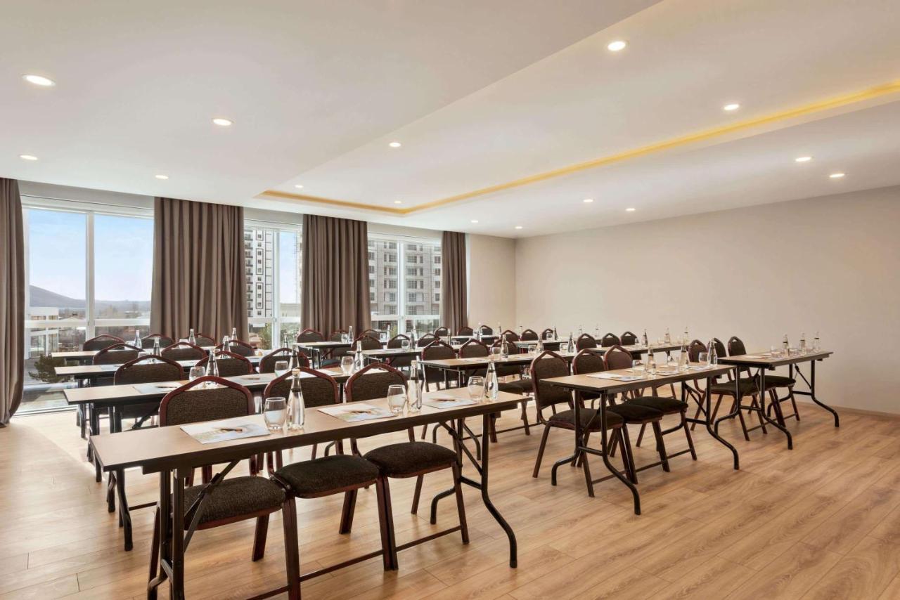 Hotel Ramada By Wyndham Nigde Extérieur photo